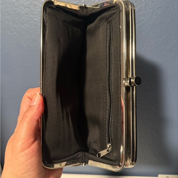 Nicole by Nicole Miller Silver Clutch Approx 8 1/2 x 4 - Picture 4 of 7